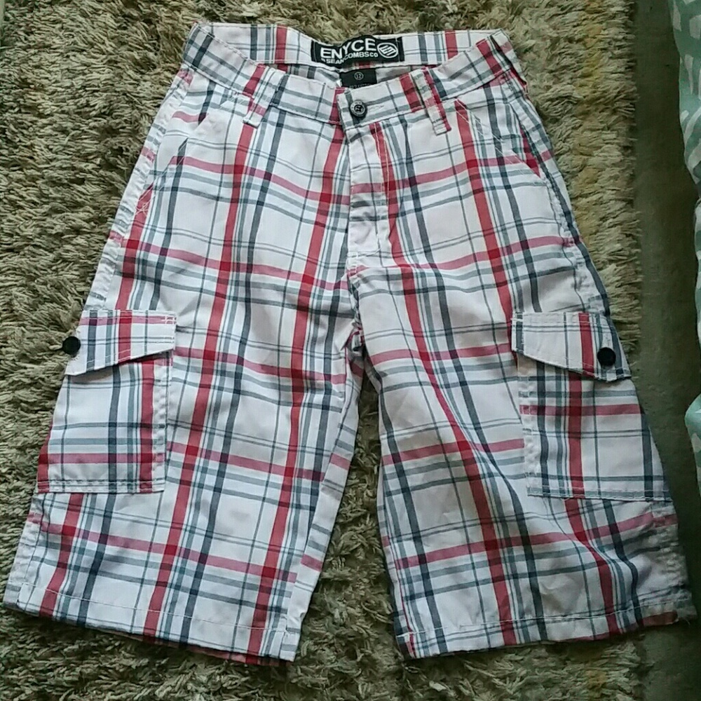 BOYS PLAID SIX POCKETS CASUAL SHORTS PANTS.